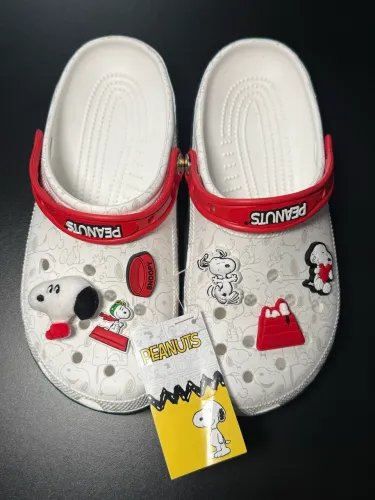 Crocs Peanuts Snoopy Classic Clog