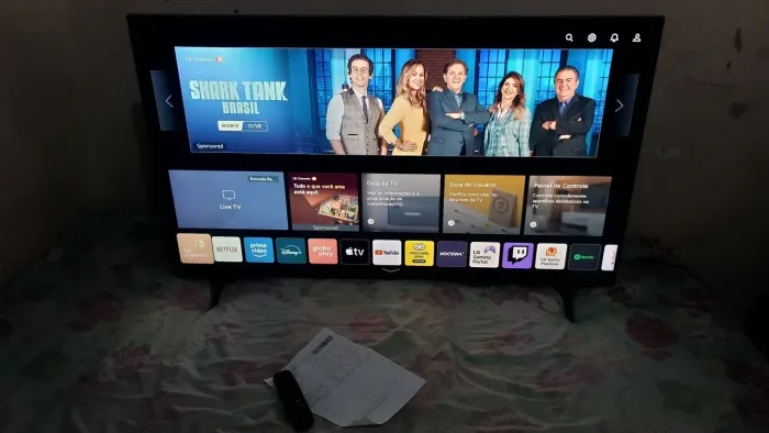 Vendo smart tv LG de 55 polegadas nova completa