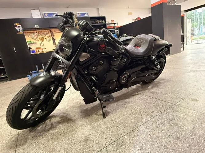 VENDO/TROCO Por carro, moto mais barata ou imóvel, HARLEY VROD 10° EDITION VRSCDX