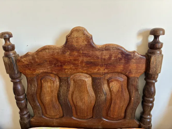 Cama de solteiro de madeira sucupira pura 