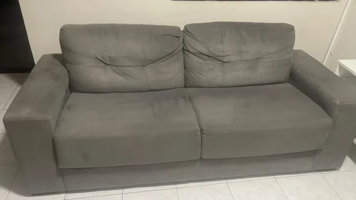 Sofá três lugares usado