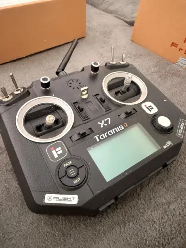Taranis Qx7 - Controle FPV/Aeromodelo