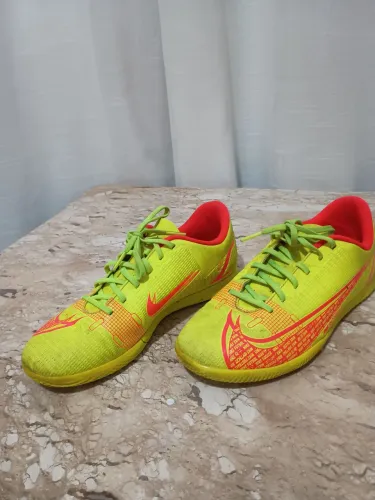 Tênis de futsal, Tam 36.