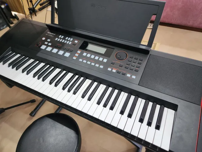 VENDO TECLADO ROLAND E-X50