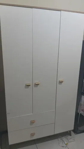 Vende-se gurda roupas novo 3 portas
