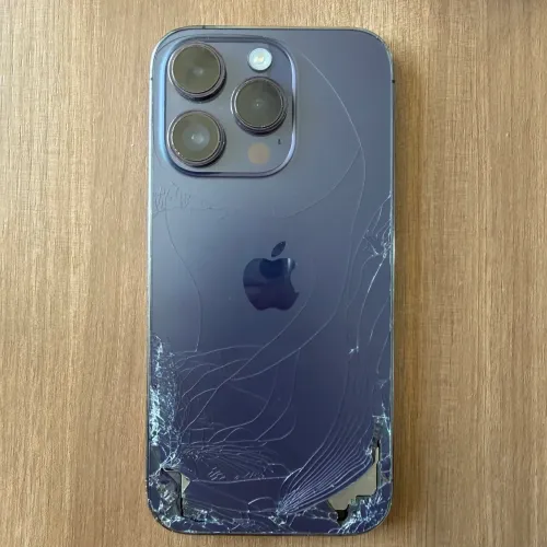 iPhone 14 Pro traseira trincada 