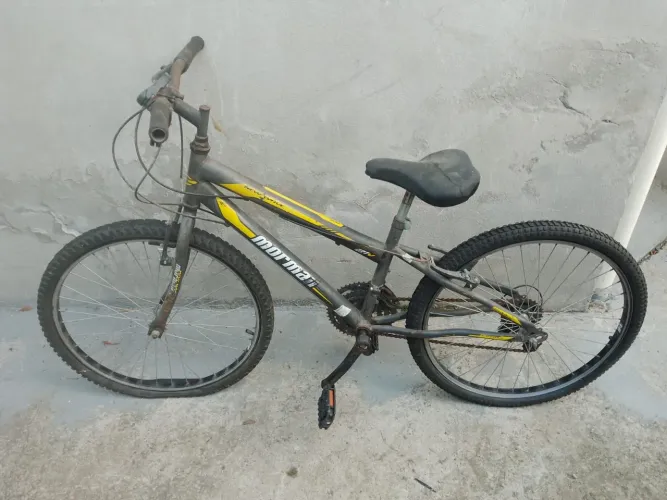 Vendo duas bicicletas uma aro 26 outra aro 24 usadas.