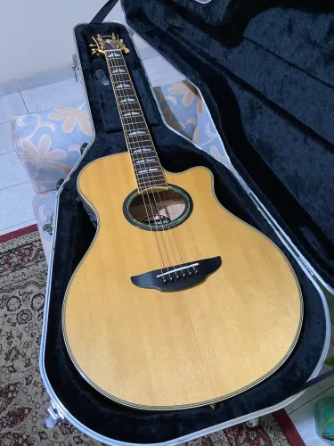 Violão Aço Yamaha APX900 com Fishman e Case Gator