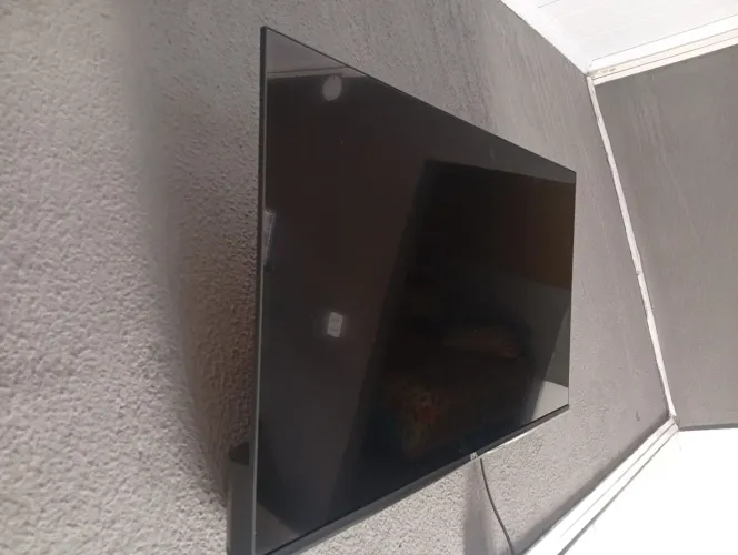 Tv 32 polegadas só dois meses de uso em ótimo estado e nenhum defeito