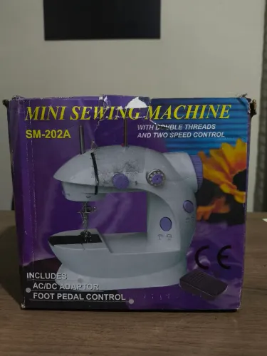 Mini máquina de costura
