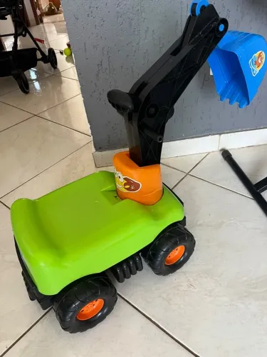 MÁQUINA TRATOR ESCAVADEIRA
