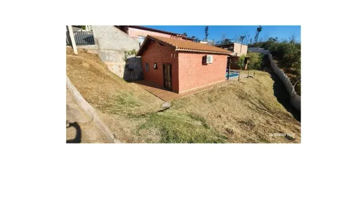 CHALÉ F1 A VENDA 2 QUARTOS SENDO 01 SUÍTE 2 BANHEIROS 35OM² TERRENO 80M² ÁREA CONSTRUÍDA
