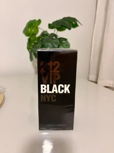 Perfume 212 vip black