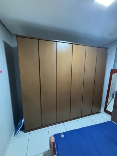 Vendo guarda roupa seis portas 