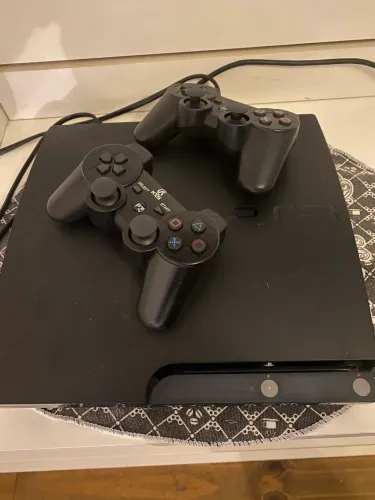 Play 3 com dois controles