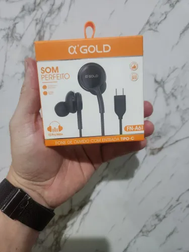 Fone de ouvido com fio tipo C