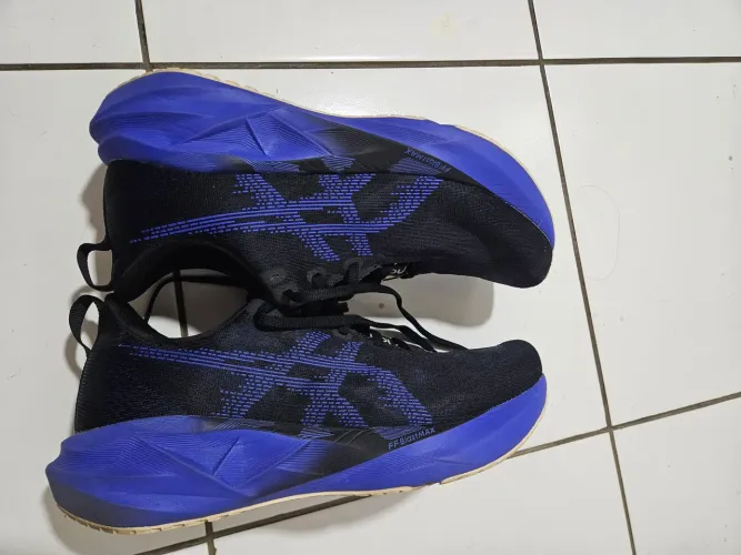 Asics Novablast