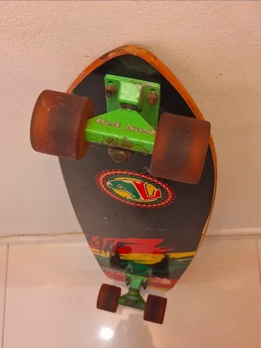 Longboard custom estilo reggae ótimo estado