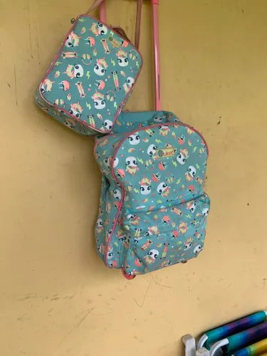 Kit mochila infantil com rodinhas e lancheira