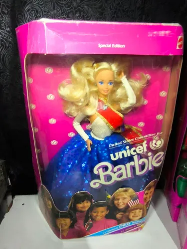 Boneca antiga Barbie UNICEF Edição Especial de 1989