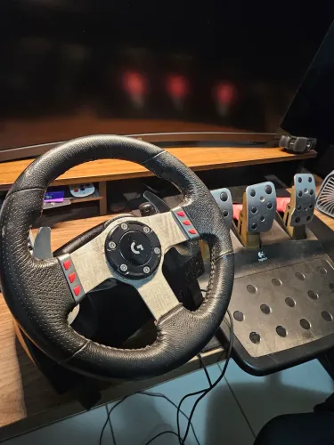 Logitech G27 com pedal