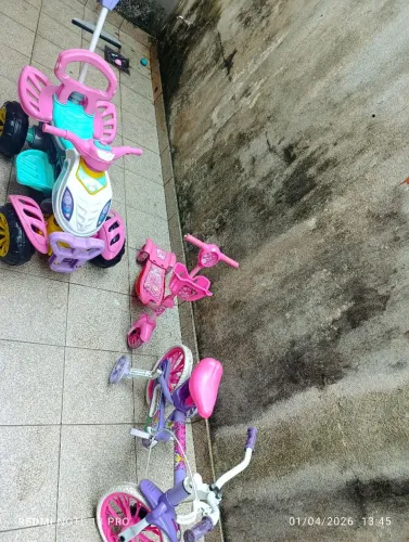 Quadriciclo, bicicleta e patinete