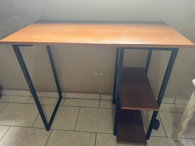 Escrivaninha com detalhes