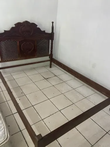 Cama de Casal em Madeira Maciça Entalhada - Rústica e Resistente