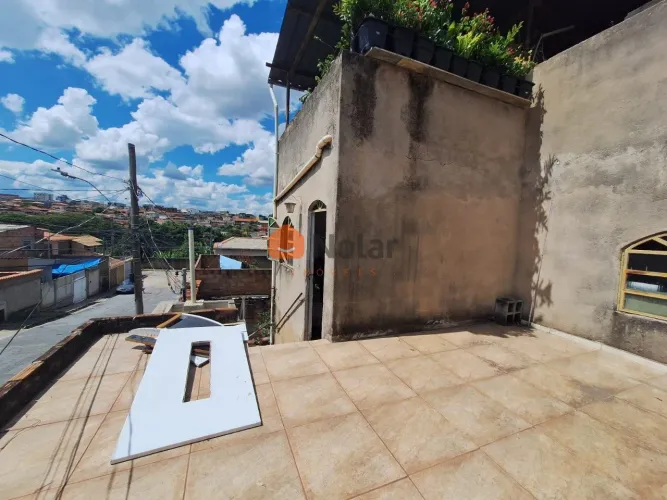 Casa / Lote á venda para investidor no Bairro Aarão Reis em Belo Horizonte MG