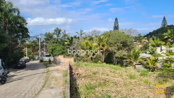 Descubra o seu pedacinho do paraíso em Sambaqui!