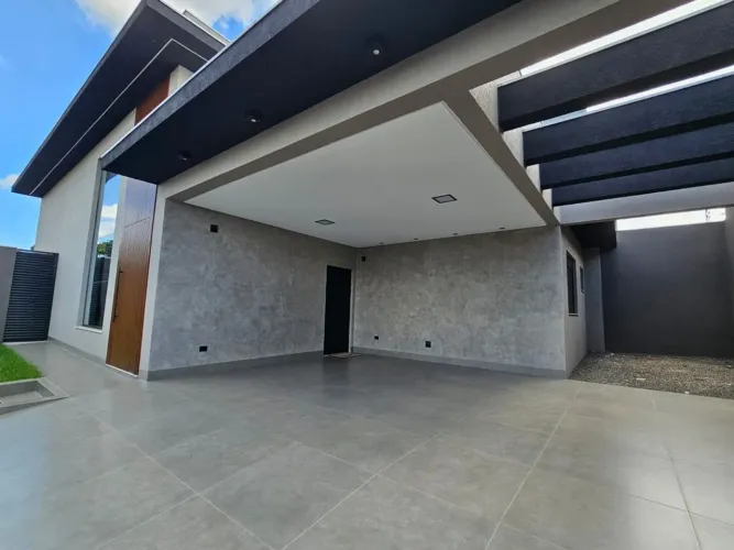 LINDA CASA COM PISCINA NO JARDIM ESPANHA MARINGÁ