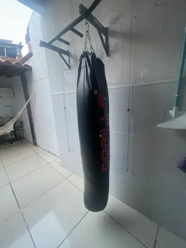 Saco de pancada de 1.60cm com duas luvas já cheio