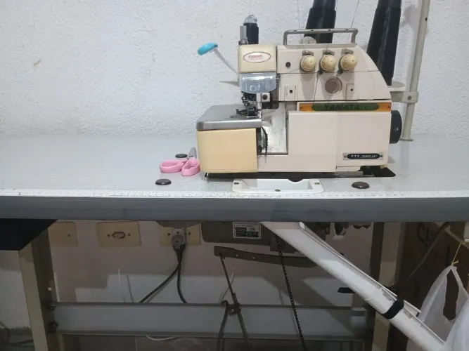 Máquina de costura industrial 