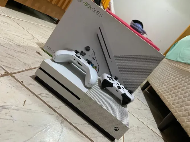 XBOX ONE S 1TB 