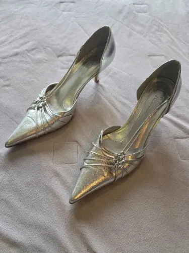 SAPATO SCARPIN PRATA ELEGANTE TAMANHO 38 SALTO FINO