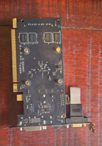 Placa de vídeo Geforce GT 210 1G D3