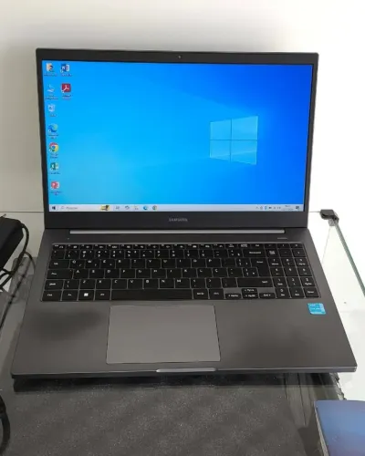 Samsung NP550 Notebook Celeron 6305 4GB RAM SSD 128GB Tela 15,6" HD