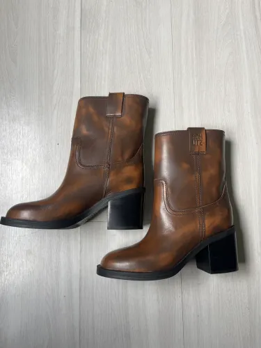 Bota de couro feminina (SCHÜTZ)