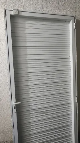 Portão Social de Alumínio Branco