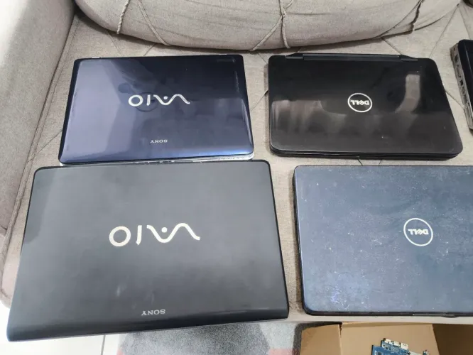Vendo lote de peças para Notebooks, eletrônicos e informática.