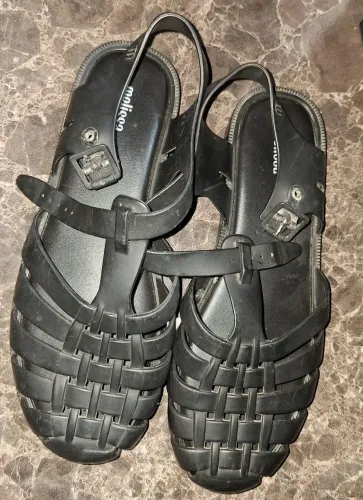 Vende-se sandália melissa