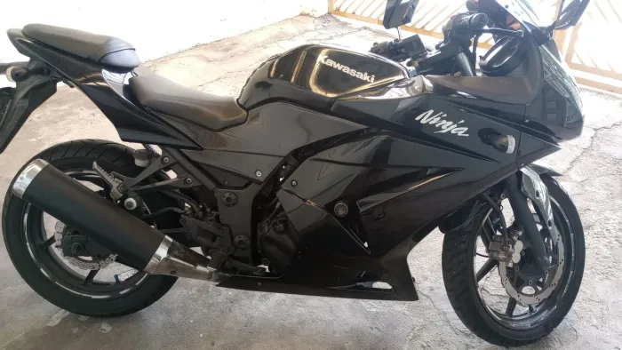 Vendo Kawasaki ninja 250 ano 2010 