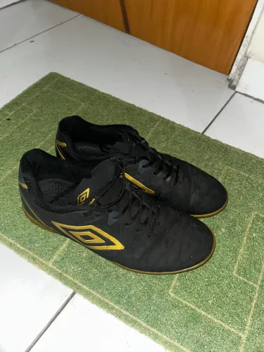 Chuteira Umbro Attak Eternal