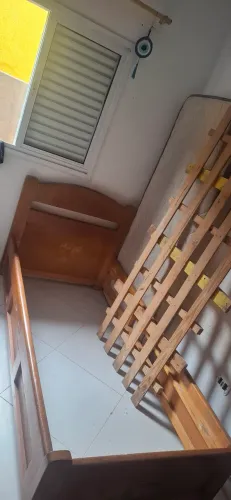 Cama madeira maciça com colchão