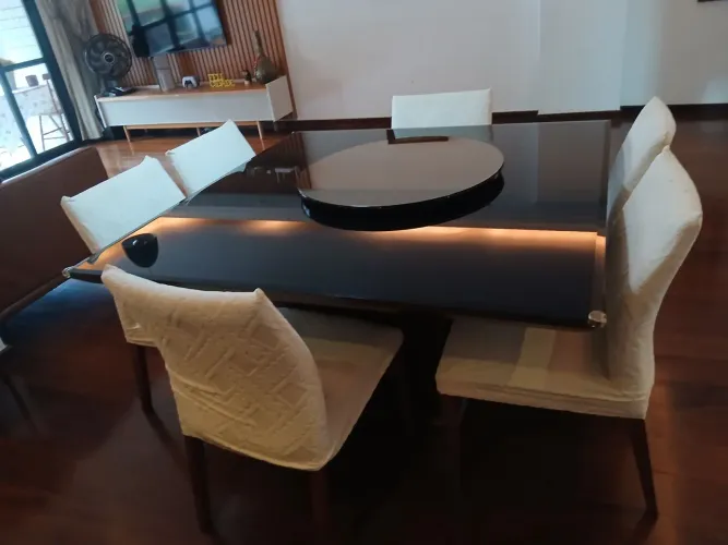 Mesa de jantar quadrada/com 6 cadeiras
