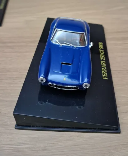 Miniatura Ferrari 250 GT SWB 1:43