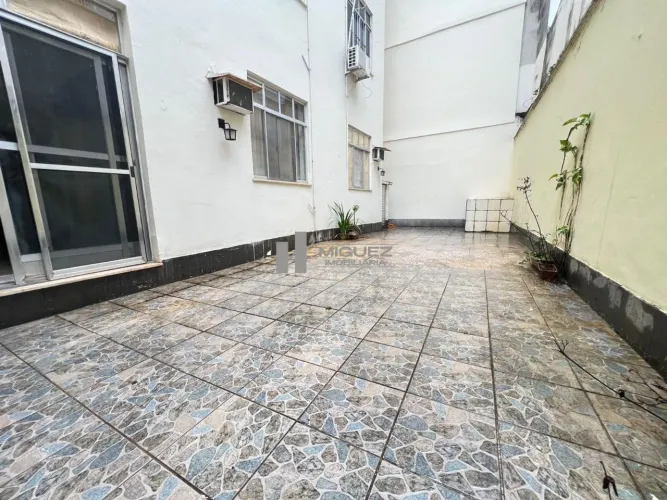Apartamento a venda, Rua Andrade Neves, sala, 2 quartos, banheiro social, ampla cozinha co