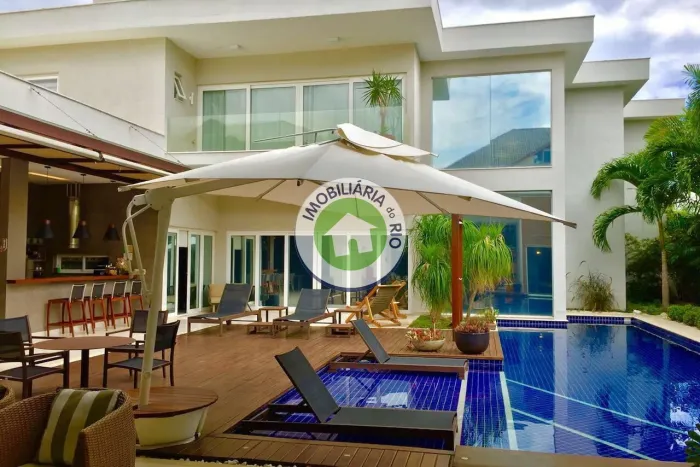 Casa de 700m², 5 suítes no condomínio Santa Mônica Jardins - Barra da Tijuca