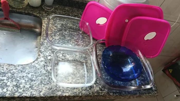 Refratarios de vidros tudo por 120.00 reais.