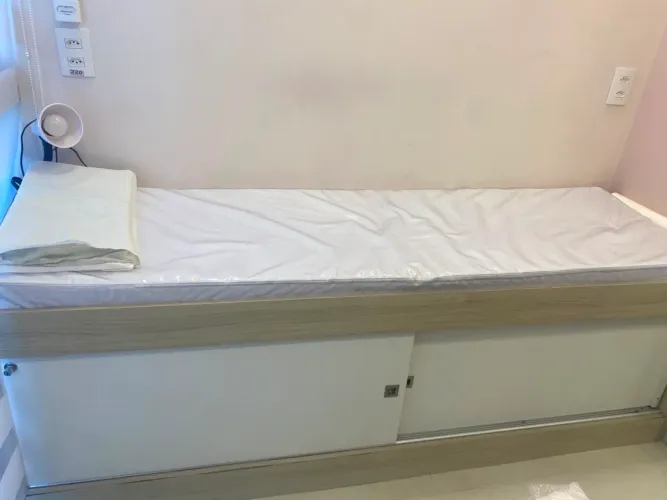 Maca de estética fixa em mdf - excelente estado.